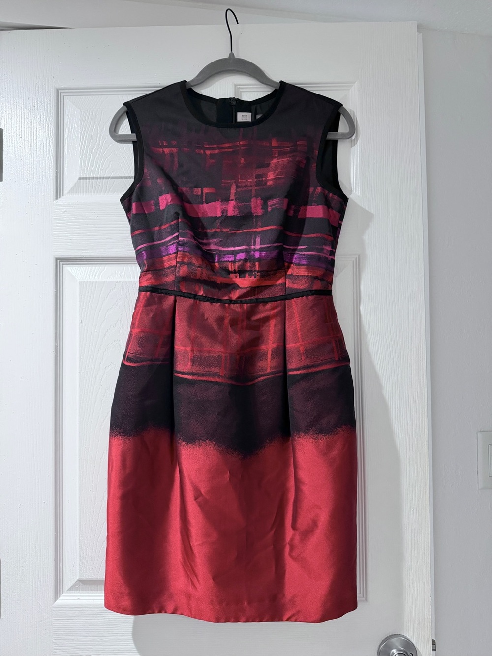 Sleeveless Red & Black Midi Sheath Dress with Abstract Print